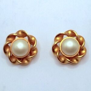 Karl Lagerfeld Clip-On Earrings Vintage White Faux Pearl Gold Rope Design 1.25